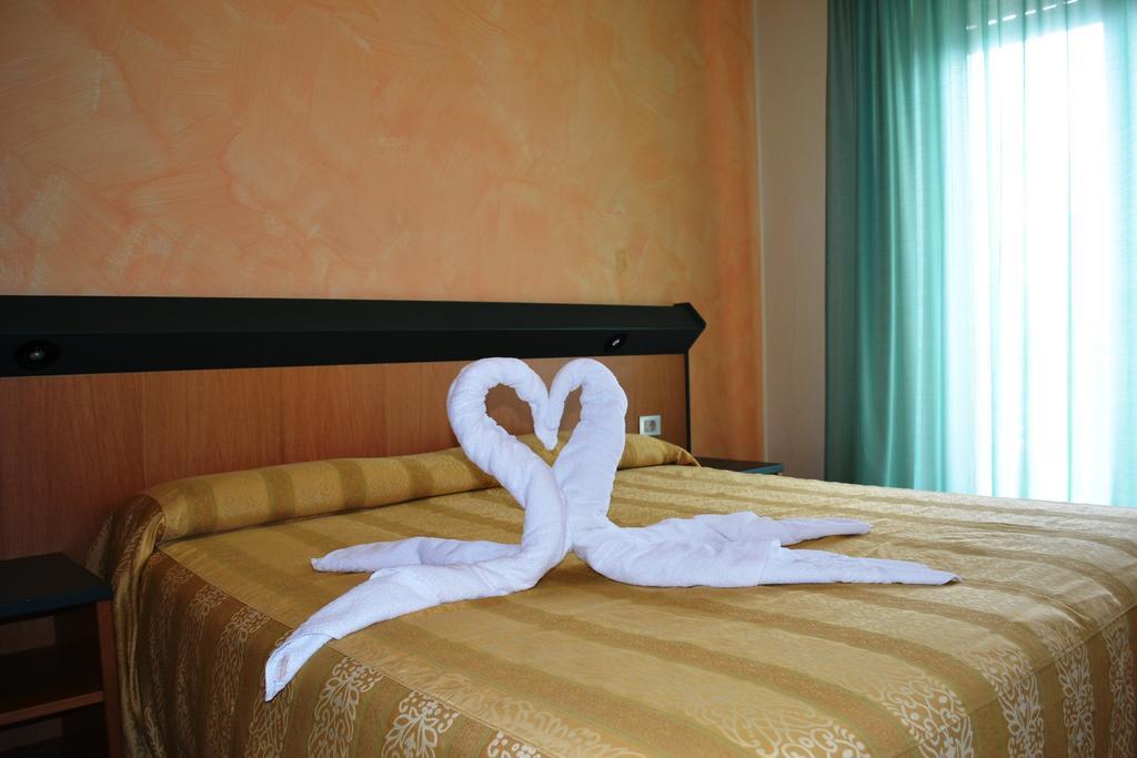 Hotel Smeraldo Бренцоне сул Гарда Екстериор снимка