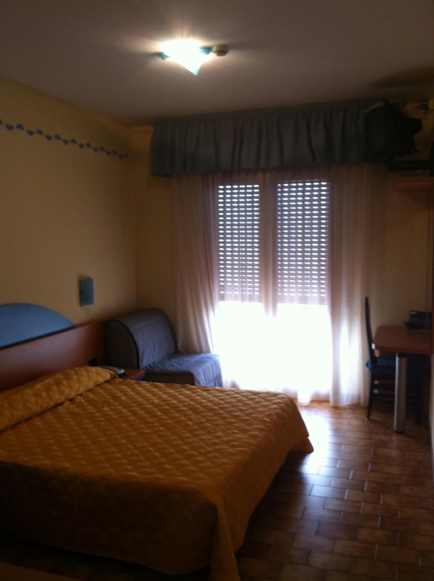 Hotel Smeraldo Бренцоне сул Гарда Екстериор снимка