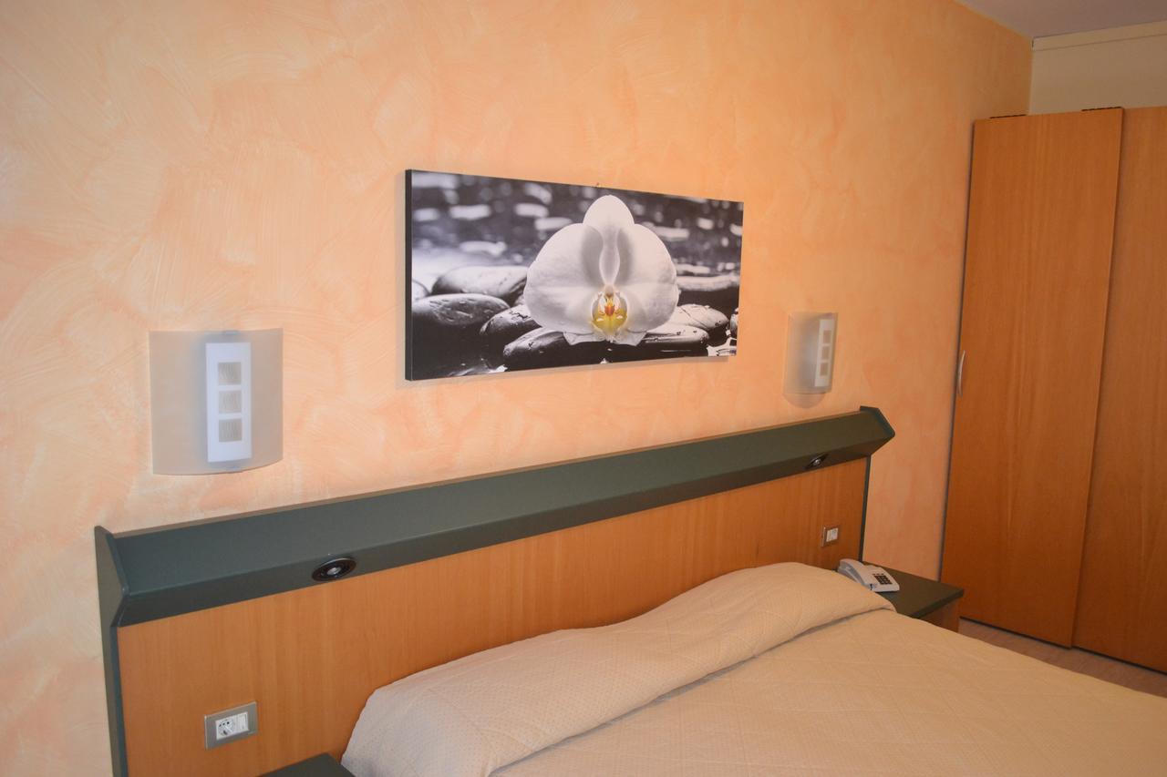 Hotel Smeraldo Бренцоне сул Гарда Екстериор снимка