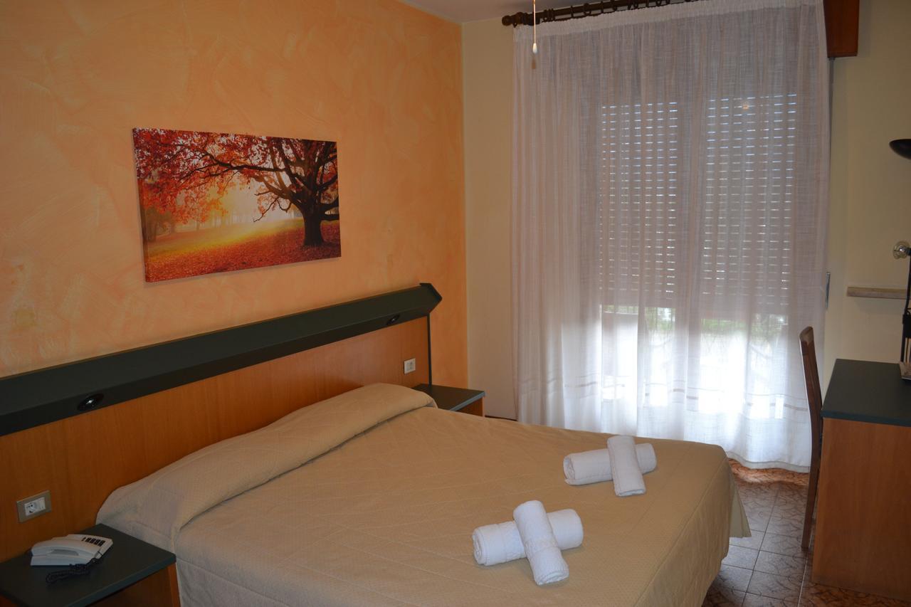 Hotel Smeraldo Бренцоне сул Гарда Екстериор снимка