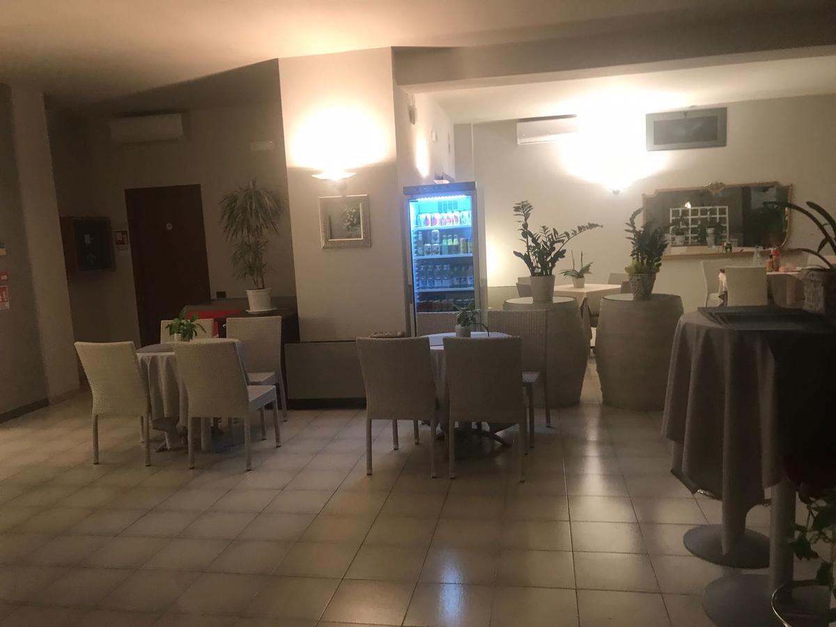 Hotel Smeraldo Бренцоне сул Гарда Екстериор снимка