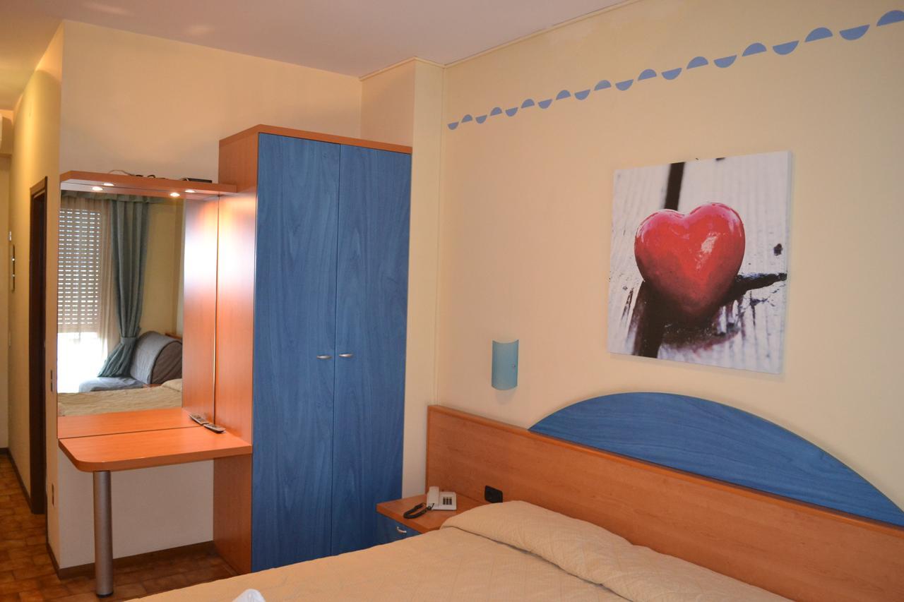 Hotel Smeraldo Бренцоне сул Гарда Екстериор снимка